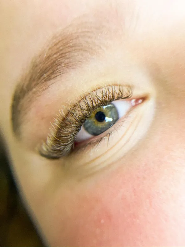 Volume Brown - Extensão de Cílios em Gravataí